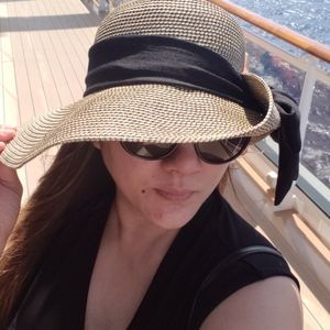 Meet your Posher, Joy camins